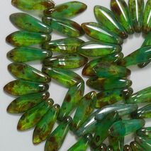 DAGGER BEADS    MILKY TURQUOISE PICASSO